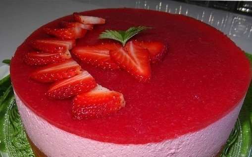 super fruchtige sommerliche torte fur viele gelegenheiten erdbeermousse ...